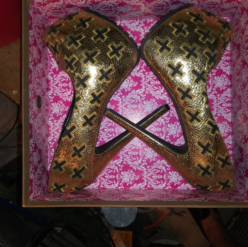 Shoes Pottre Gold Toe Black Cross